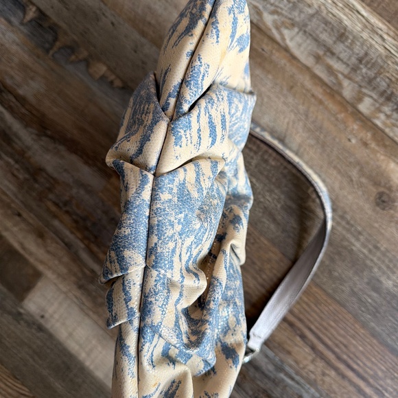 Vera Wang Handbag - Picture 3 of 4